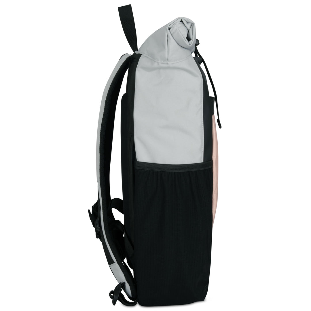 Seitenansicht des Rolltop Rucksack No 2 in Grau und Schwarz mit gerolltem Verschluss und elastischer Seitentasche