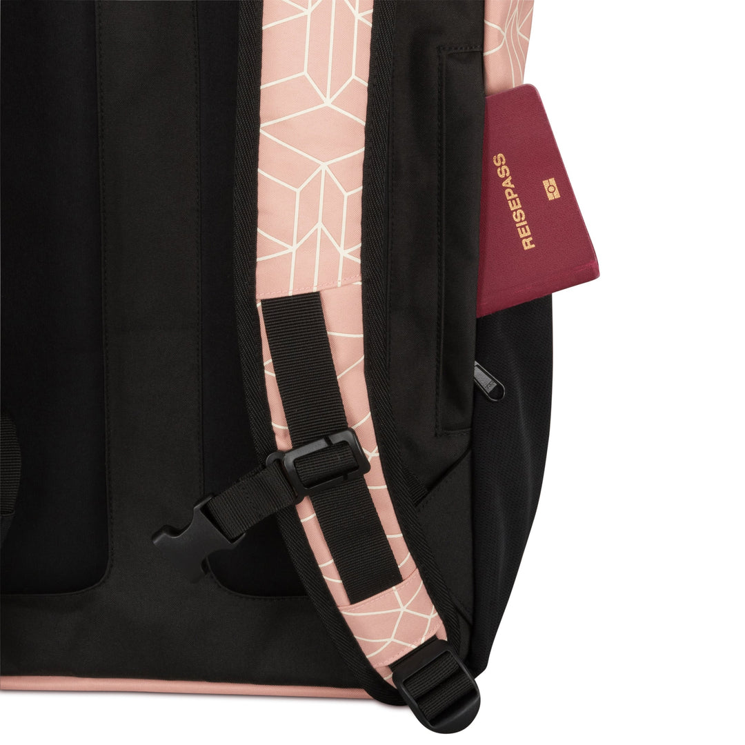 Schwarzer und rosa Rolltop Rucksack No 2 mit geometrischem Muster und Reißverschlusstasche mit eingelegtem roten Reisepass