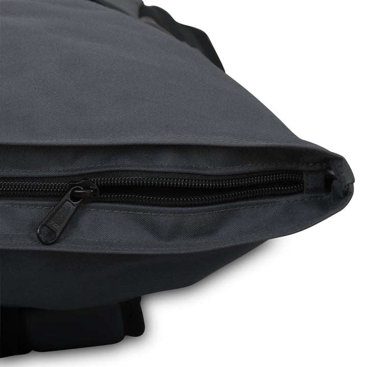 Schwarzer Rolltop Rucksack No 2 mit sichtbarem Reißverschluss an der Oberseite aus robustem Material