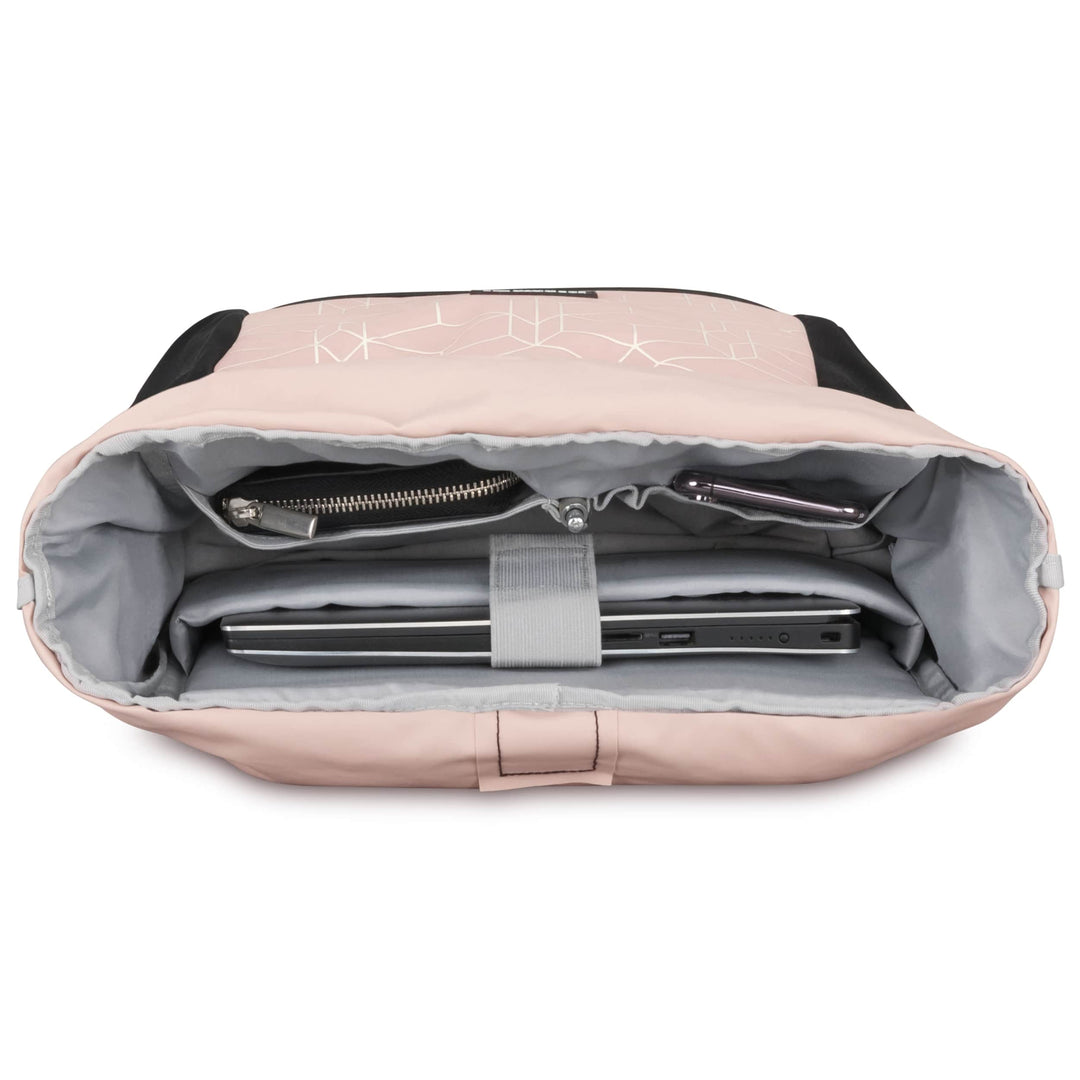 Innenansicht des Rolltop Rucksack No 2 mit gepolstertem Laptopfach und weiteren Taschen