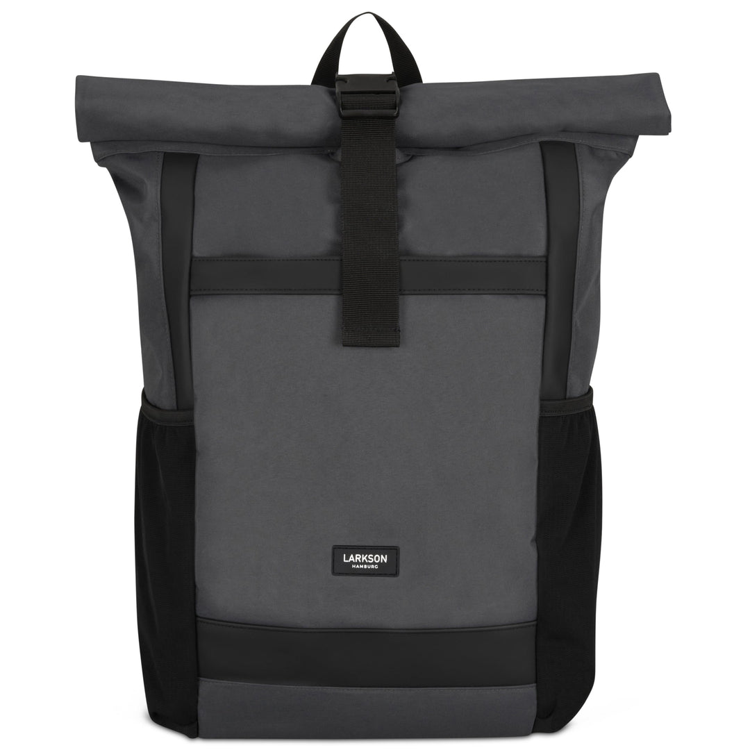 Anthrazitfarbener Rolltop-Rucksack No 2 von LARKSON mit schwarzem Verschlussriemen und Seitentaschen