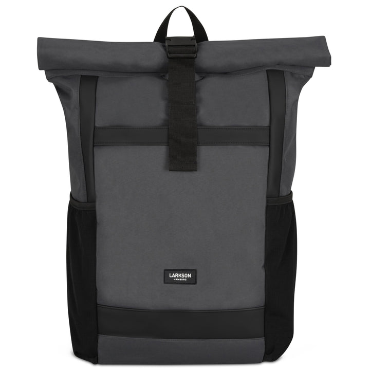 Anthrazitfarbener Rolltop-Rucksack No 2 von LARKSON mit schwarzem Verschlussriemen und Seitentaschen