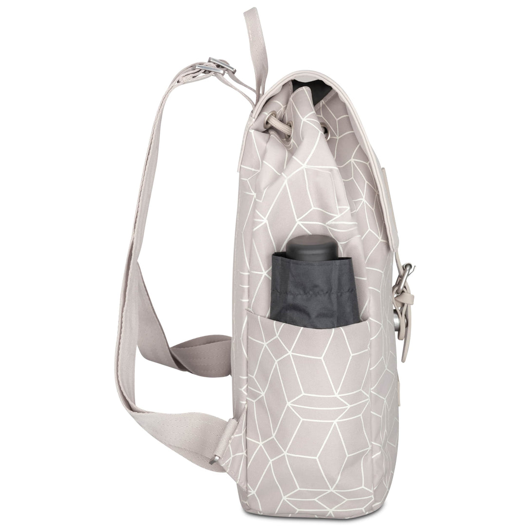 Beiger Rucksack Ida mit geometrischem Muster und Seitentasche mit schwarzem geschlossenen Regenschirm