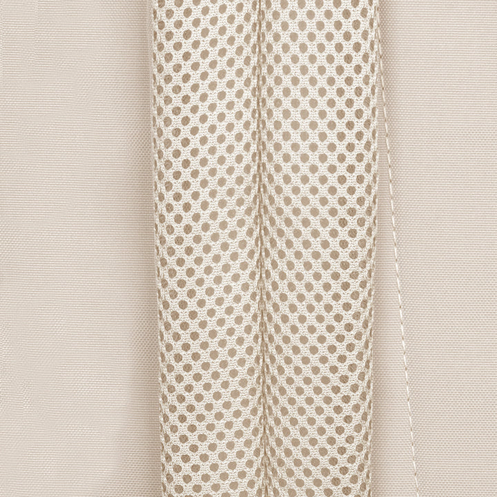 Nahaufnahme des gepolsterten Rückenteils und Trägerbezugs des Rucksack No 6 in beige-grau