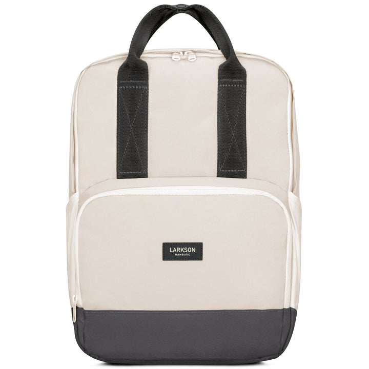 Beiger LARKSON Rucksack No 6 mit grauem Boden, schwarzem Label und schwarzen Tragegriffen