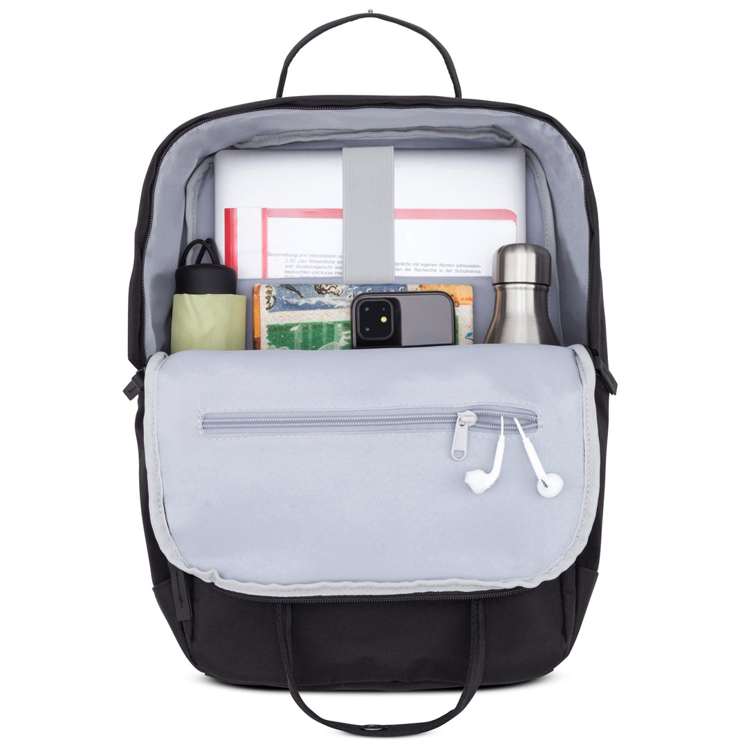 Geöffneter schwarzer LARKSON Rucksack No 6 mit Laptopfach, Wasserflasche, Handy und Kopfhörern