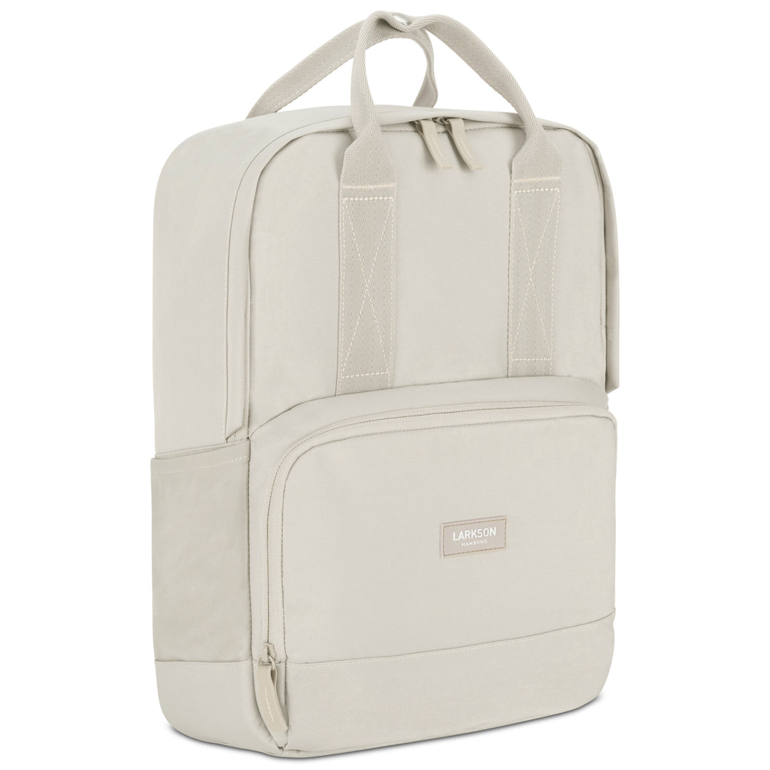 Beiger LARKSON Rucksack No 6 mit rechteckiger Form und Fronttasche mit Reißverschluss