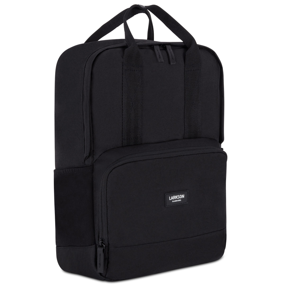Schwarzer Rucksack No 6 von LARKSON mit Fronttasche und Tragegriffen