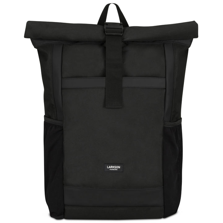 Schwarzer Rolltop Rucksack No 2 von Larkson mit Frontverschluss und seitlichen Netztaschen