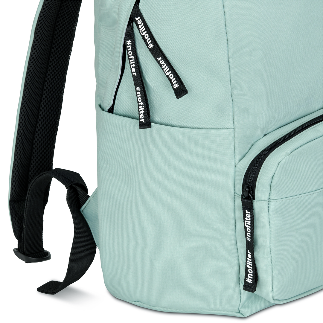 Mintfarbener Rucksack No 3 mit schwarzem Schulterriemen und Reißverschlussanhängern mit der Aufschrift '#nofilter'