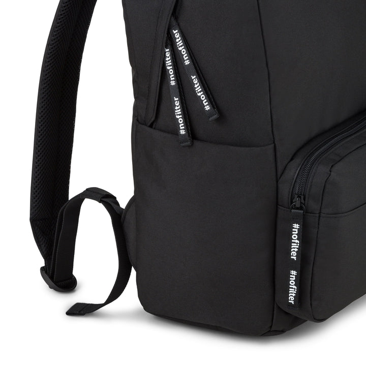 Schwarzer Rucksack No 3 mit seitlicher Tasche und Reißverschlussanhängern mit Aufdruck '#nofilter'
