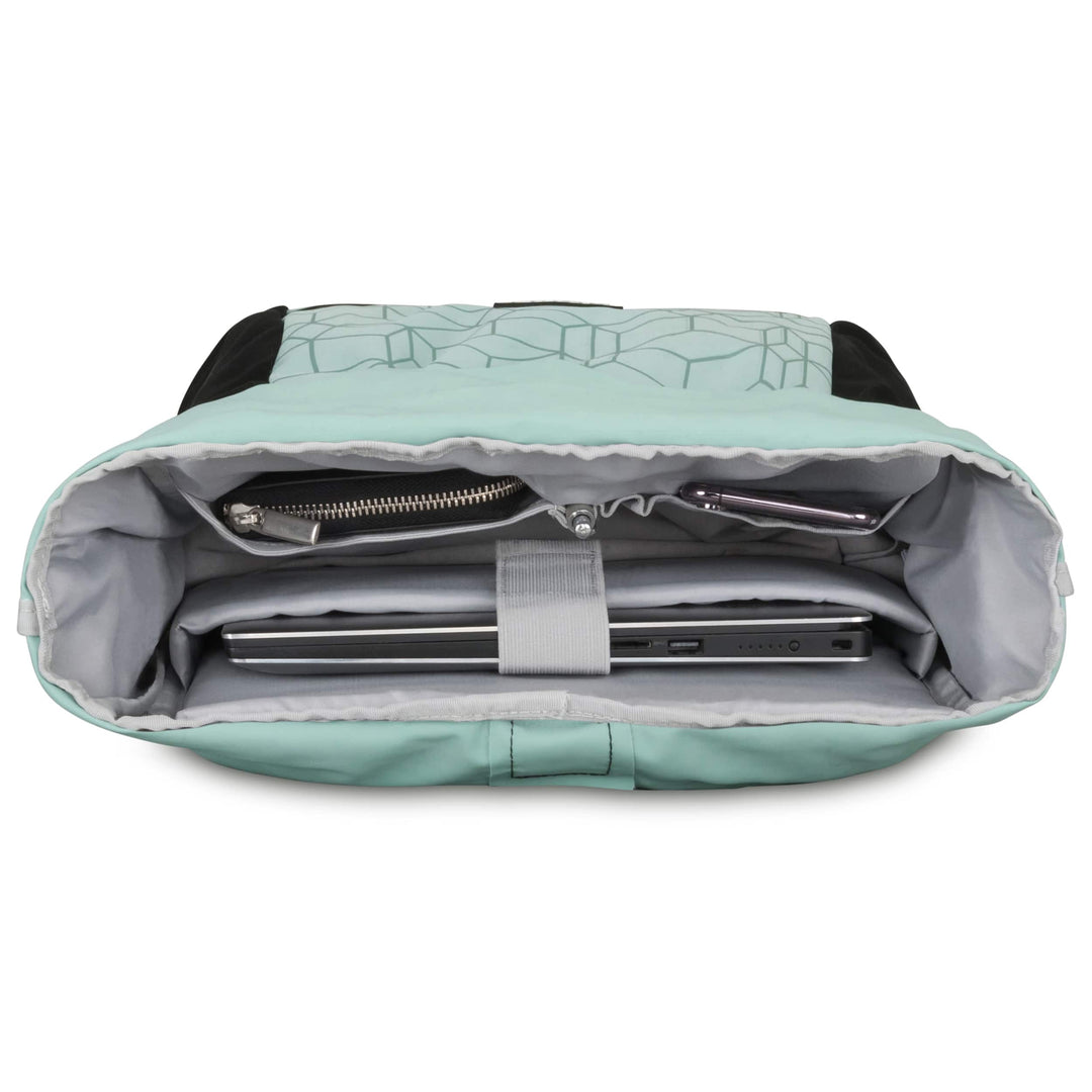 Geöffneter mintfarbener Rolltop Rucksack No 2 mit Laptop und anderen Fächern innen