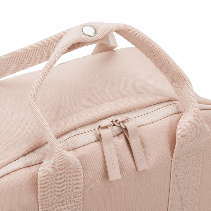 Rosafarbener Rucksack No 6 mit Reißverschluss und Tragegriff, Nahaufnahme