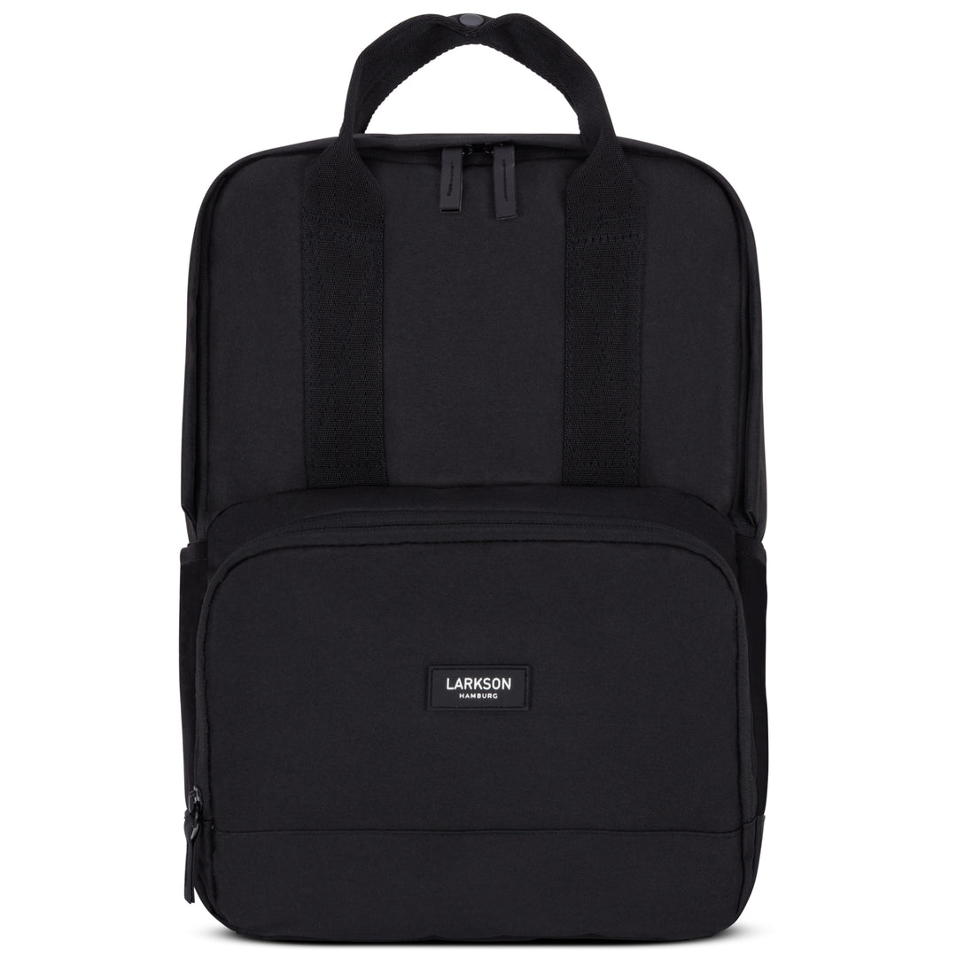 Schwarzer Rucksack No 6 von LARKSON mit Fronttasche und zwei Tragegriffen