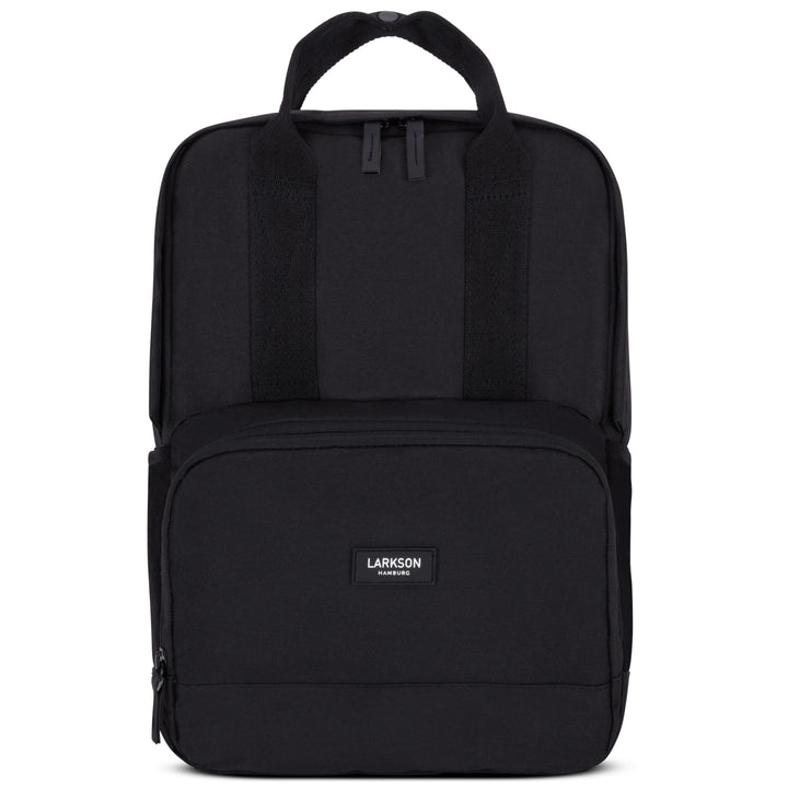 Schwarzer Rucksack No 6 von LARKSON mit Fronttasche und zwei Tragegriffen