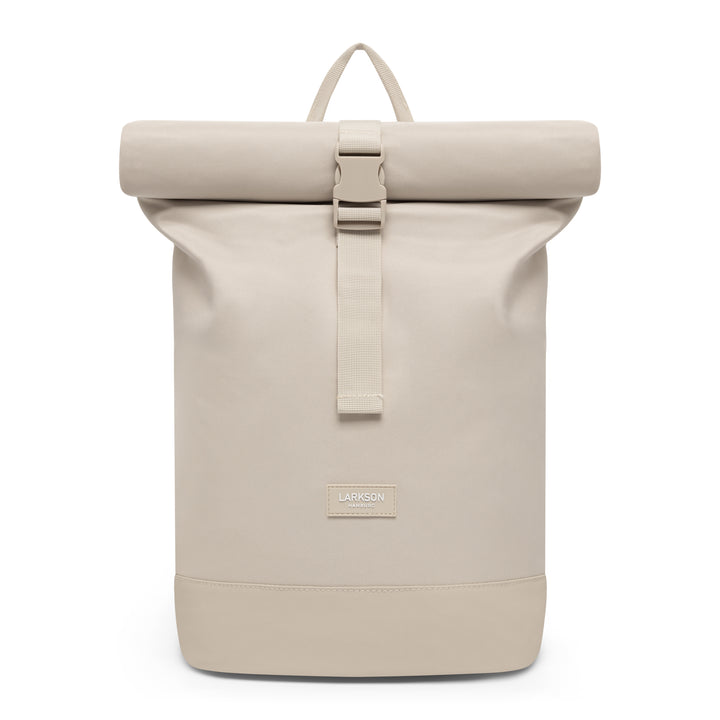 Rolltop Rucksack Janne Small von LARKSON in sandfarben mit Schnallenverschluss