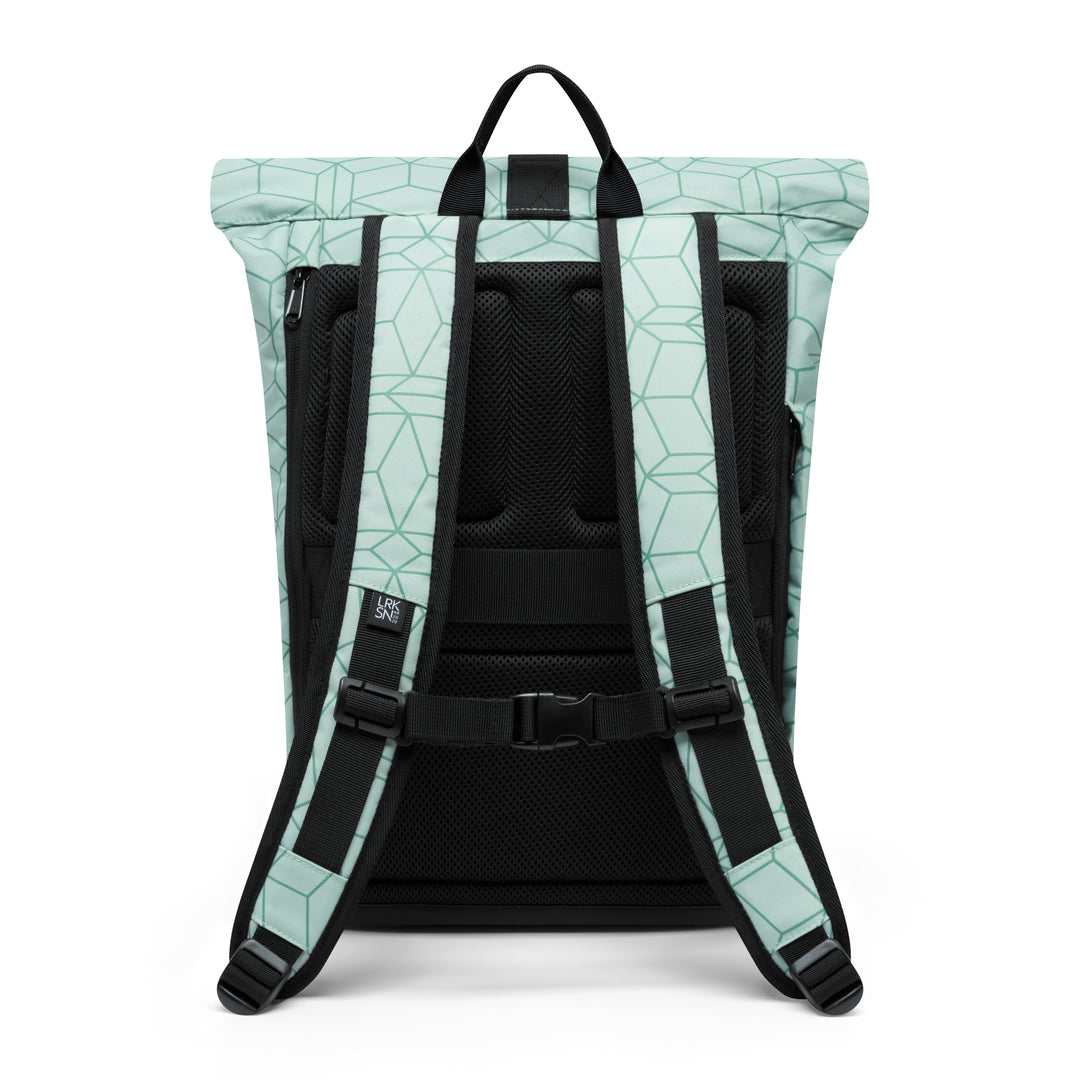 Rückseite des Rolltop-Rucksacks Janne Small in Mint mit geometrischem Muster und verstellbaren gepolsterten Trägern