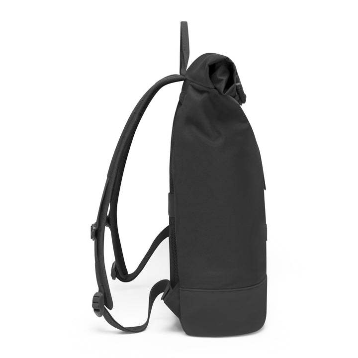 Schwarzer Rolltop Rucksack Janne von LARKSON mit gepolsterten Schulterriemen und schlichtem Design