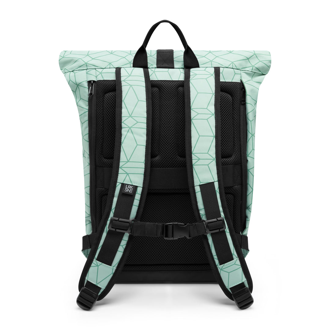 Rückseite des hellgrünen LARKSON Rolltop-Rucksacks Janne mit geometrischem Muster, gepolsterten Schultergurten und Rückenbereich