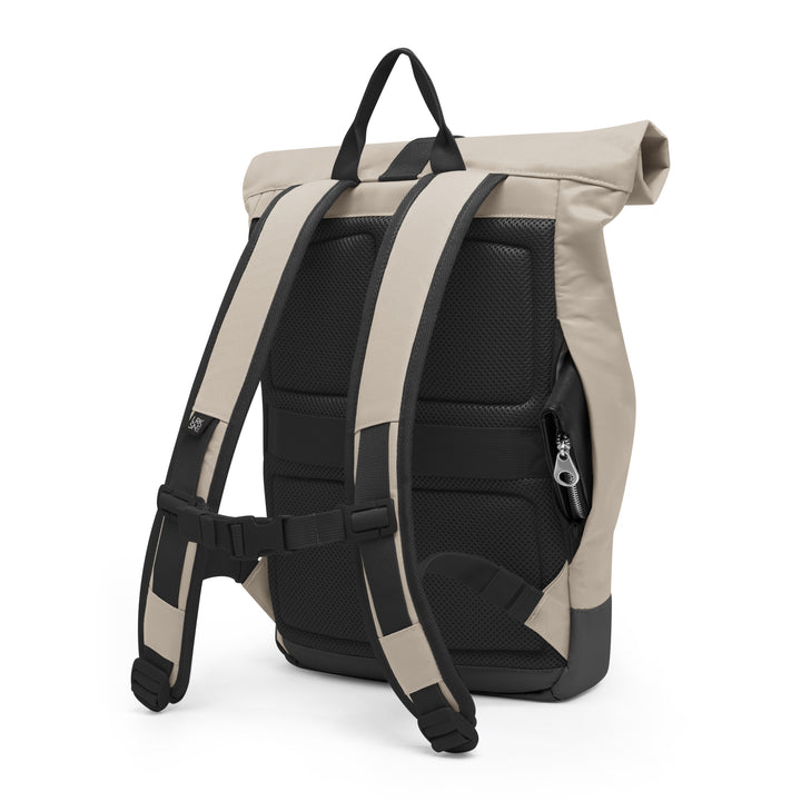 Rolltop Rucksack Janne Small in Sand-Grau mit gepolsterten, verstellbaren Schulterriemen und Rückenbelüftung